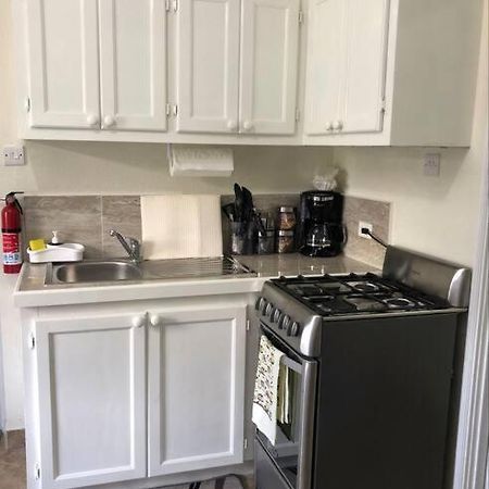 Kelly'S Studio Apartment - Rental Near Airport, Amenities And Bus Route Saint Phillip Exterior foto