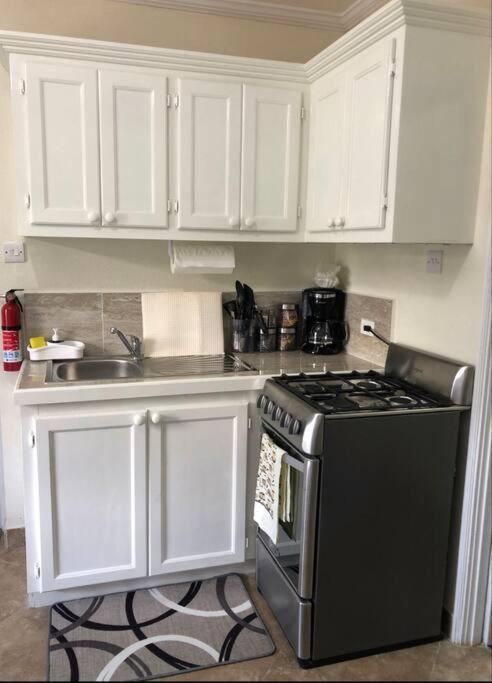 Kelly'S Studio Apartment - Rental Near Airport, Amenities And Bus Route Saint Phillip Exterior foto