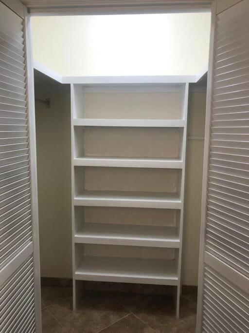 Kelly'S Studio Apartment - Rental Near Airport, Amenities And Bus Route Saint Phillip Exterior foto